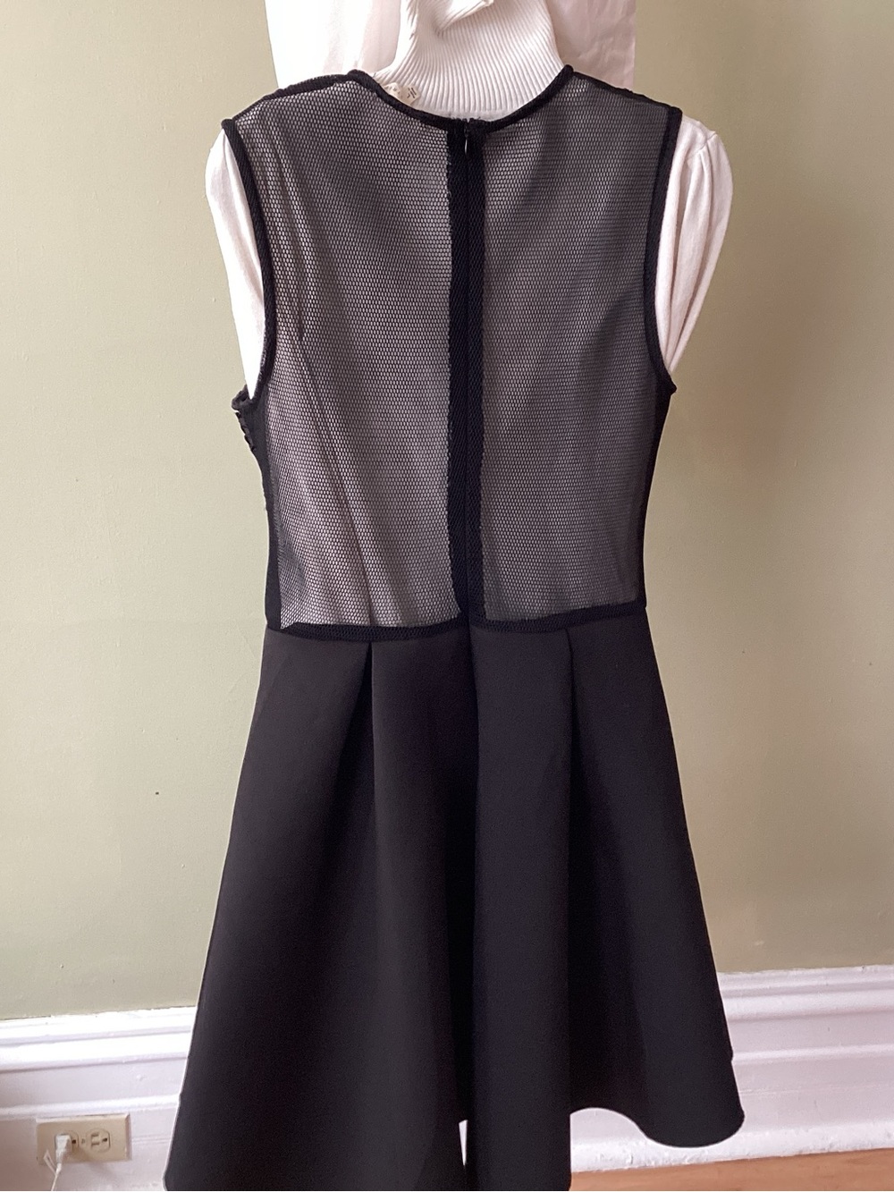 Main Strip Black Sleeveless V-Neck Party Dress sz L little black dress - Picture 3 of 7